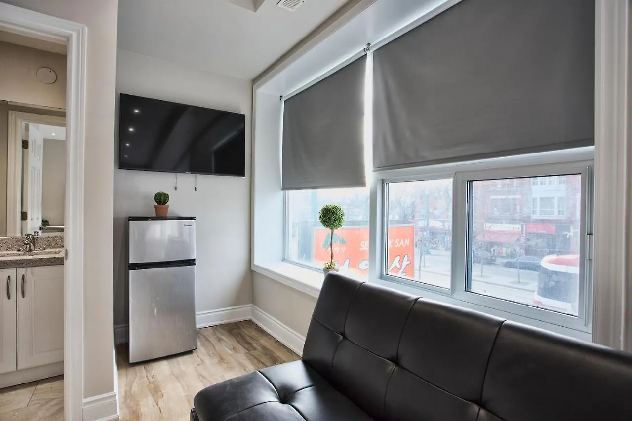 Toronto Rooms And Suites 0*,  Canada