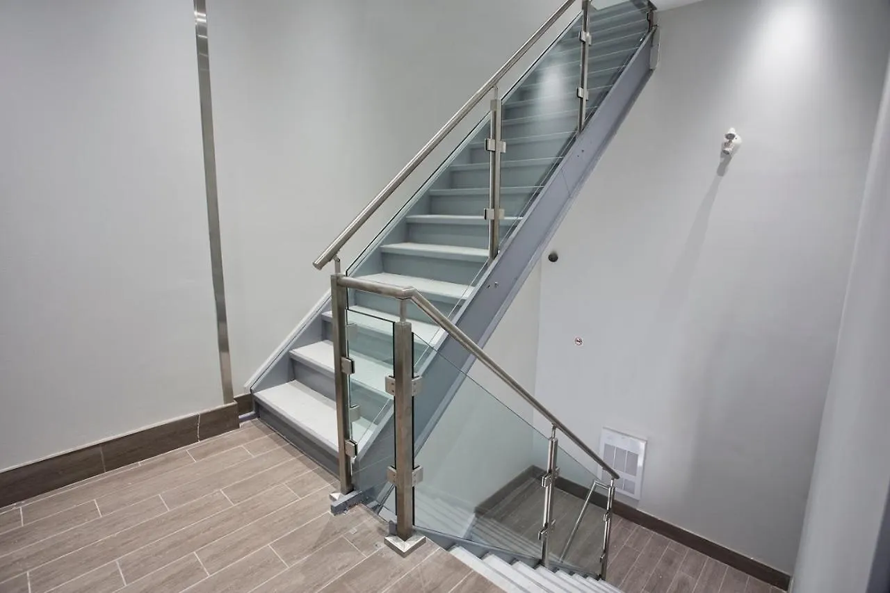 Toronto Rooms And Suites Hostel