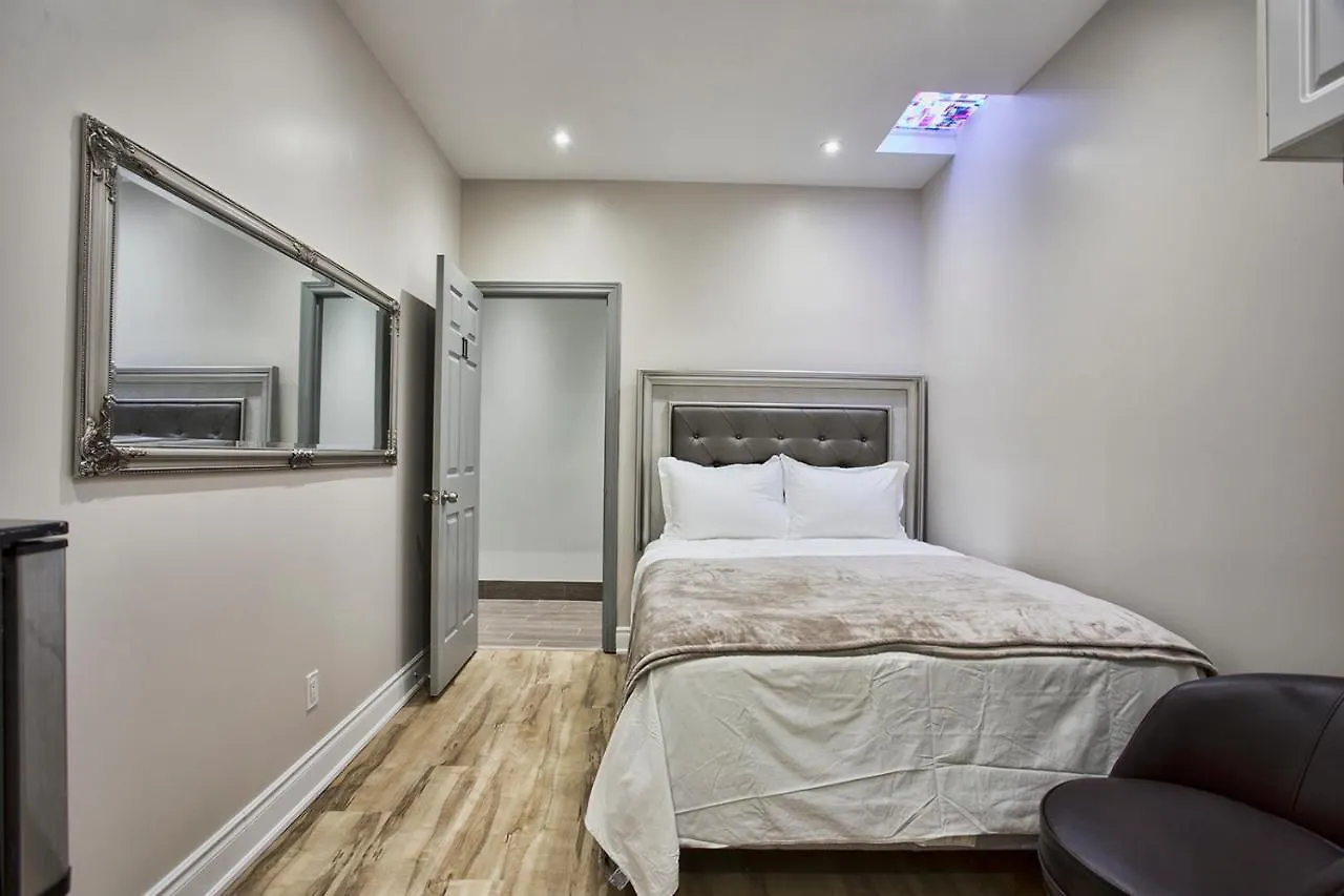 Hostel Toronto Rooms And Suites