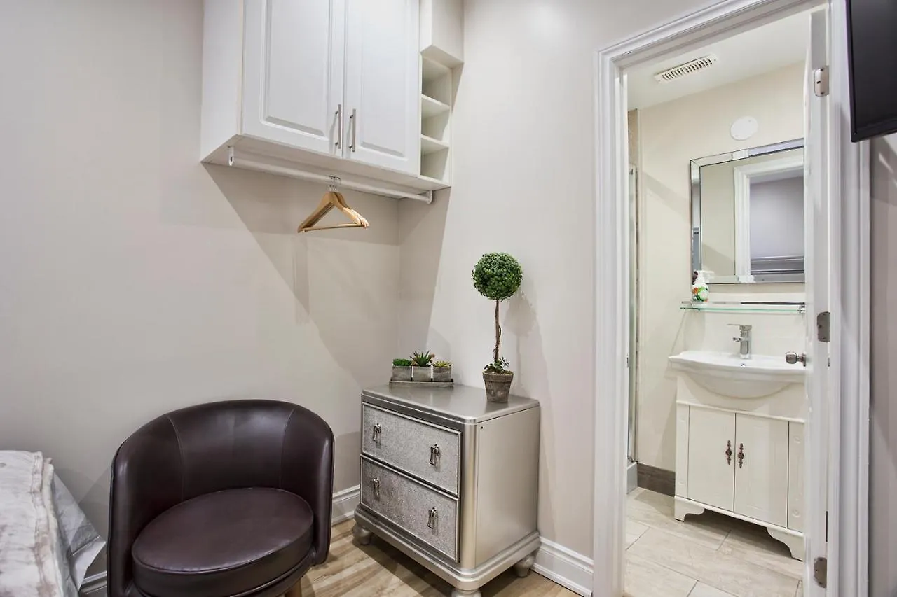 Toronto Rooms And Suites