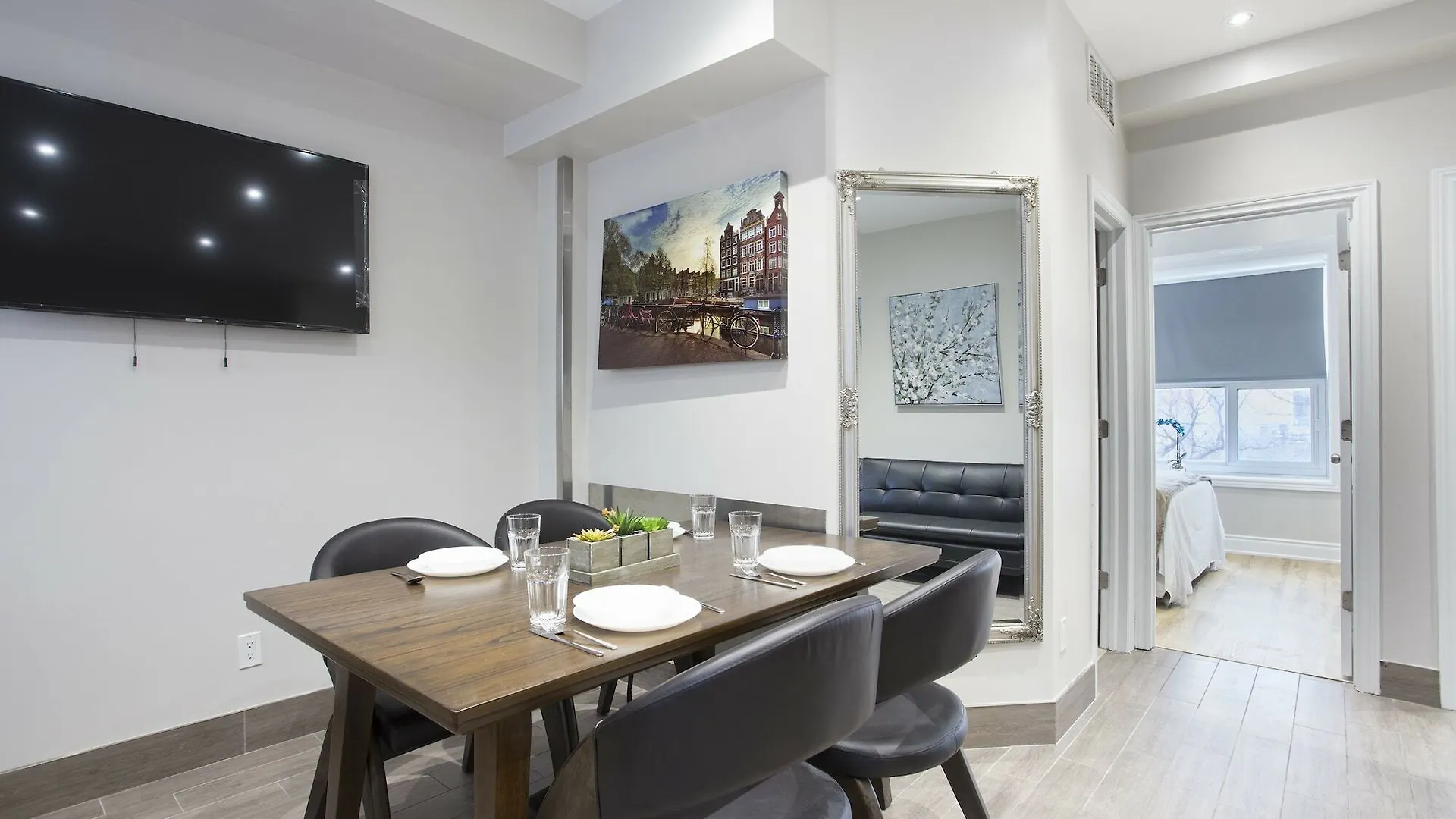 Toronto Rooms And Suites Hostel