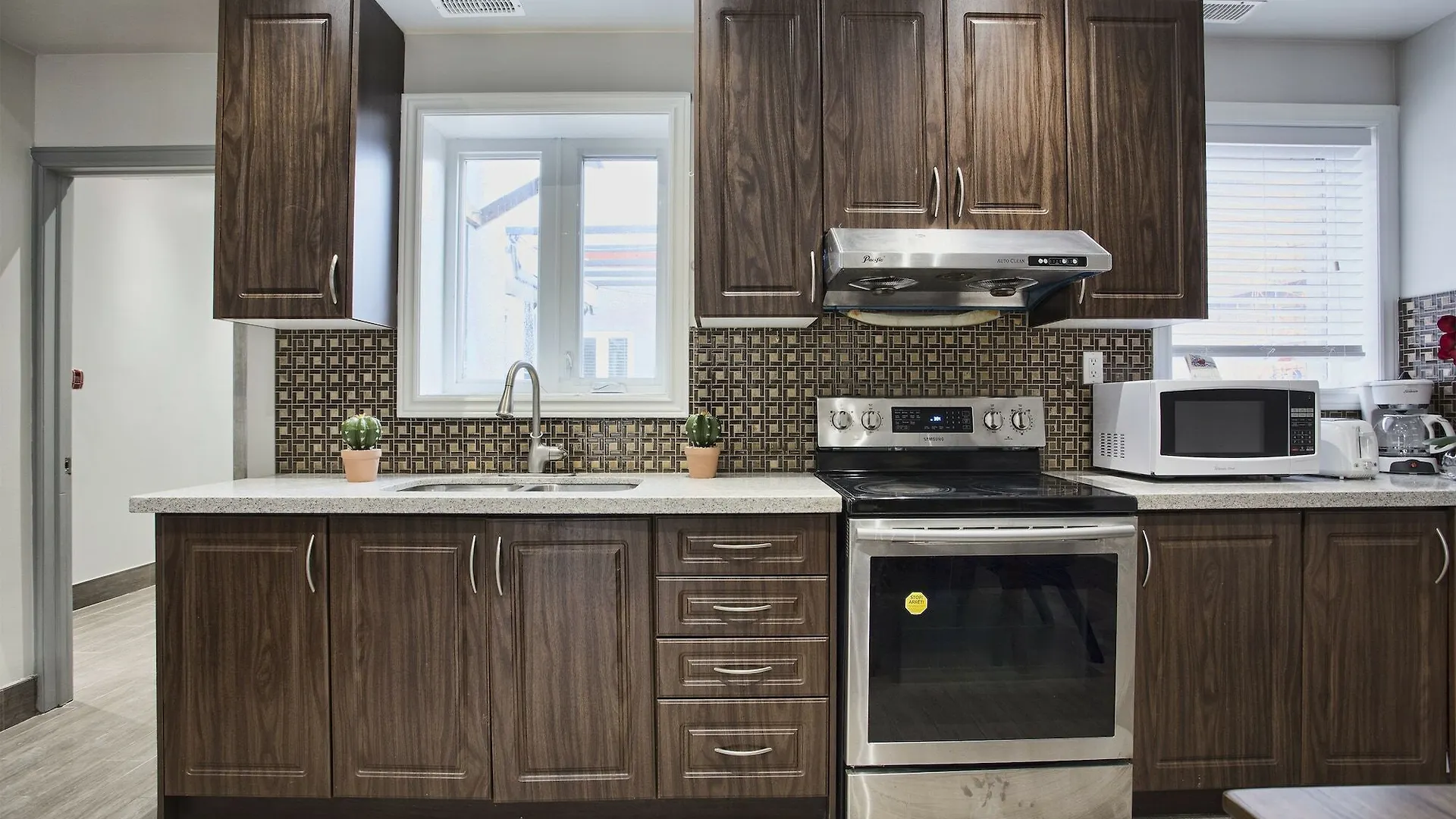 Hostel Toronto Rooms And Suites Canada