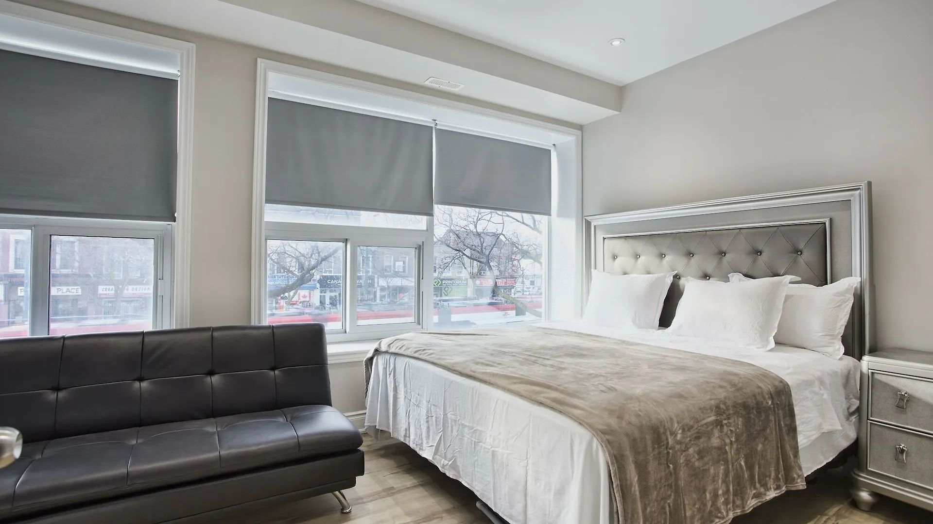 Toronto Rooms And Suites 0*,